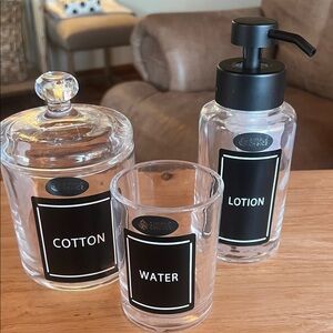 Bath toiletry set. NWT